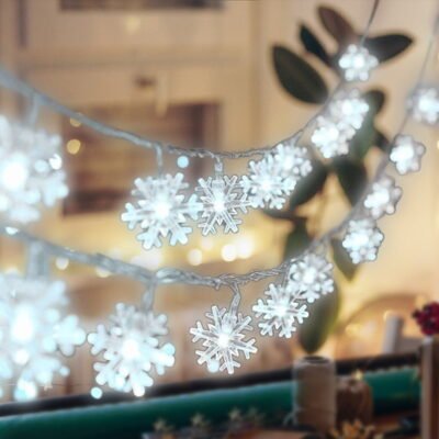 GLUAAE 40 LED Christmas Snowflake String Lights Hanging Decorations - Winter Wonderland Lighted Decor for Holiday Xmas Indoor Outdoor Party Supplies (20FT ,Batteries Not Included)Cool White